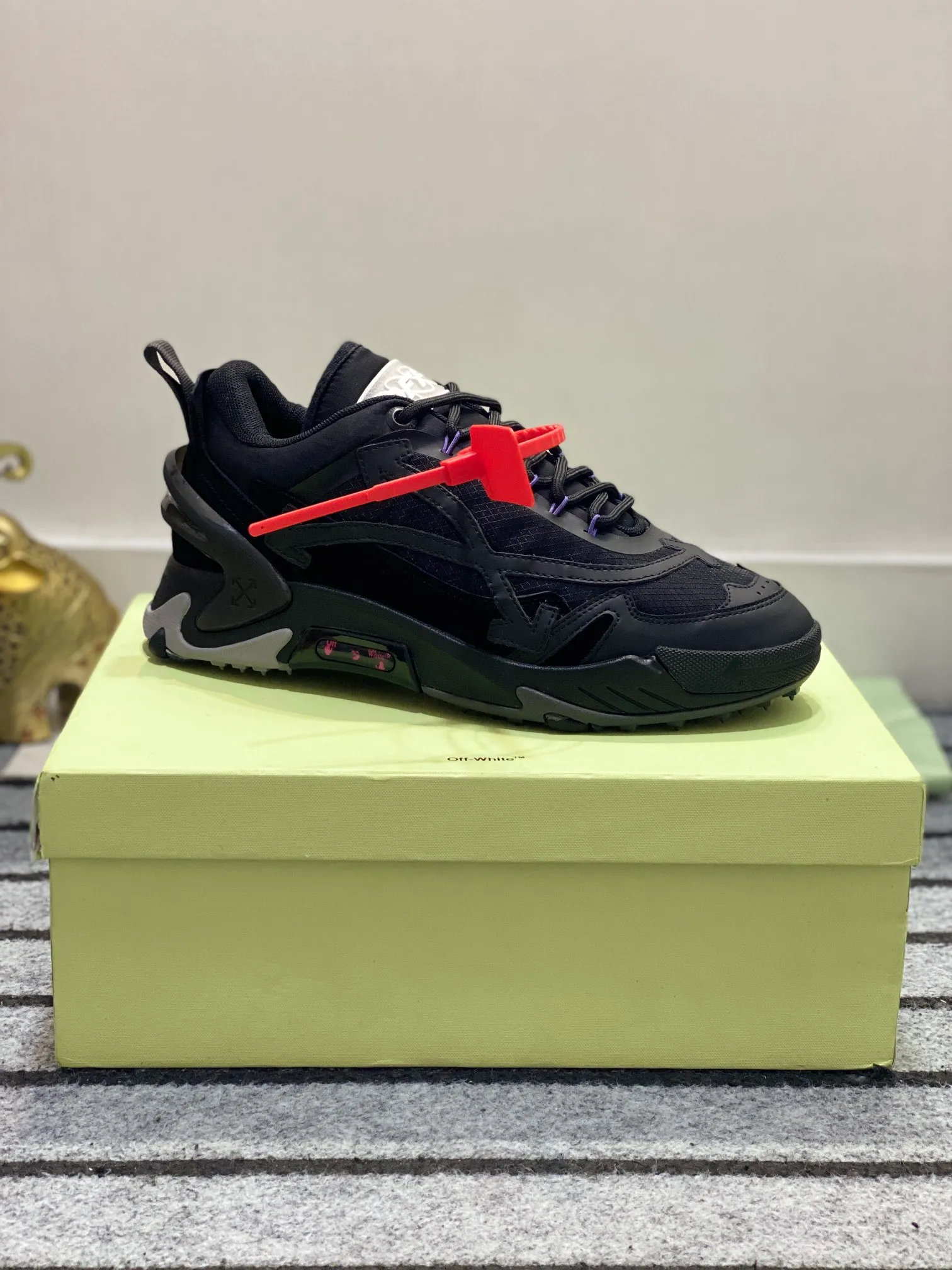 Men's shoes 💰640🌼【New】High-end boutique-OFF-WHITE x Air Jordan】1 The joint shoe design has been highly concerned by everyone. The new shoes are shown in the popular Chicago bull white and yellow LOGO color scheme. The shoe body is made of cowhide stitching and other materials. In addition to the X hidden on the inside of the leather, the oversized Swoosh, OFF-WHITE for Nike, and Air Jordan 1Birth information and the word AIR are displayed on both sides of the shoe, and OFF-WHITE's iconic details can be seen on the TPU sole and insole. You can choose a pair if you like the style. Size: 38-45 (45 customized